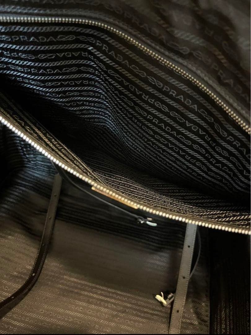 プラダ　キャリーケース