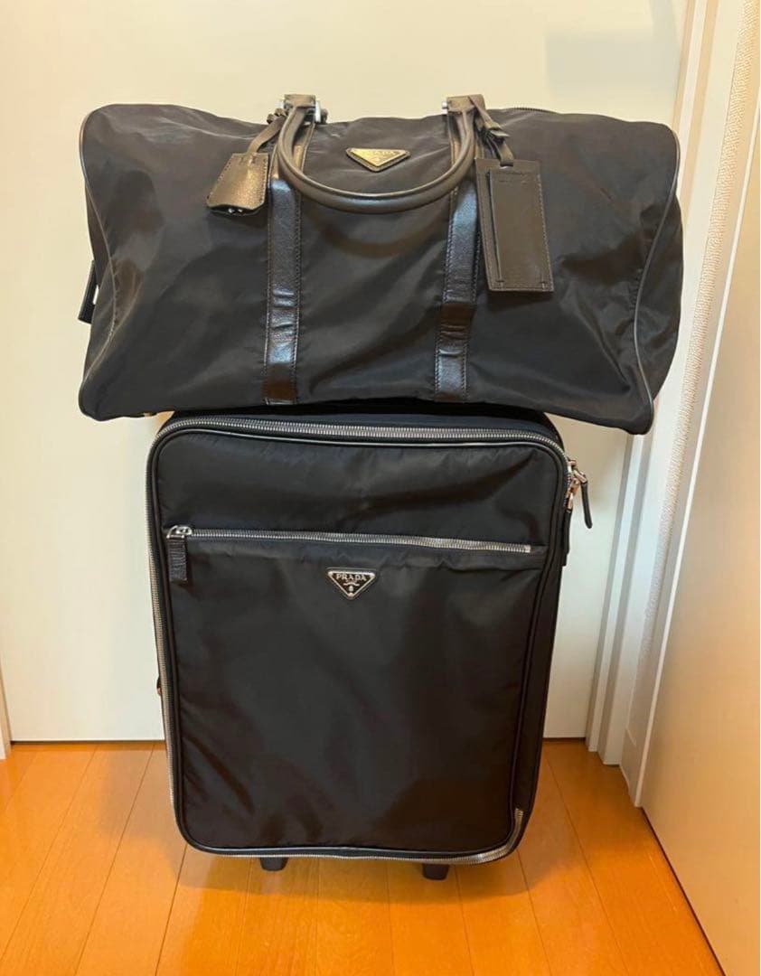 プラダ　キャリーケース