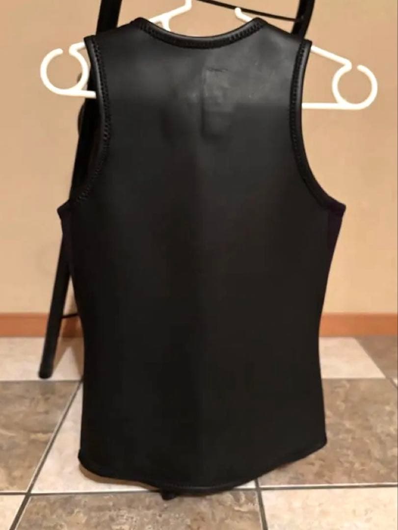 DEUS フロントジッパー ウェットスーツベスト 黒