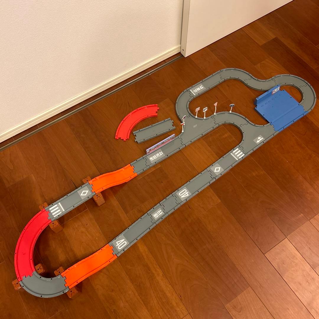 ミニカーとサーキットコースセット