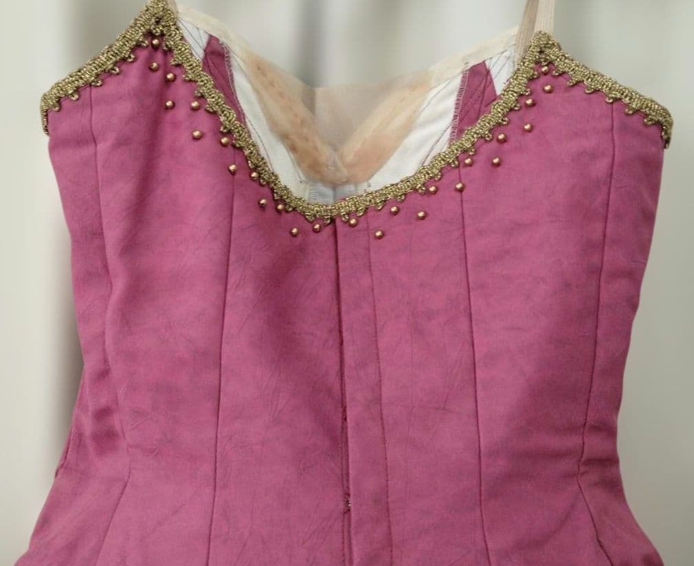 バレエ　ボディ芯入りクラシックチュチュNo1　赤紫　袖付き