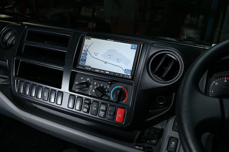 ★14ピン20A★24Vトラック専用！トラック用オーディオ、ナビ取り付けキット！