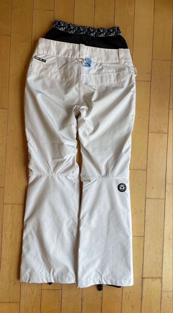 スノーボードジャケット＆パンツと花柄トップスセット