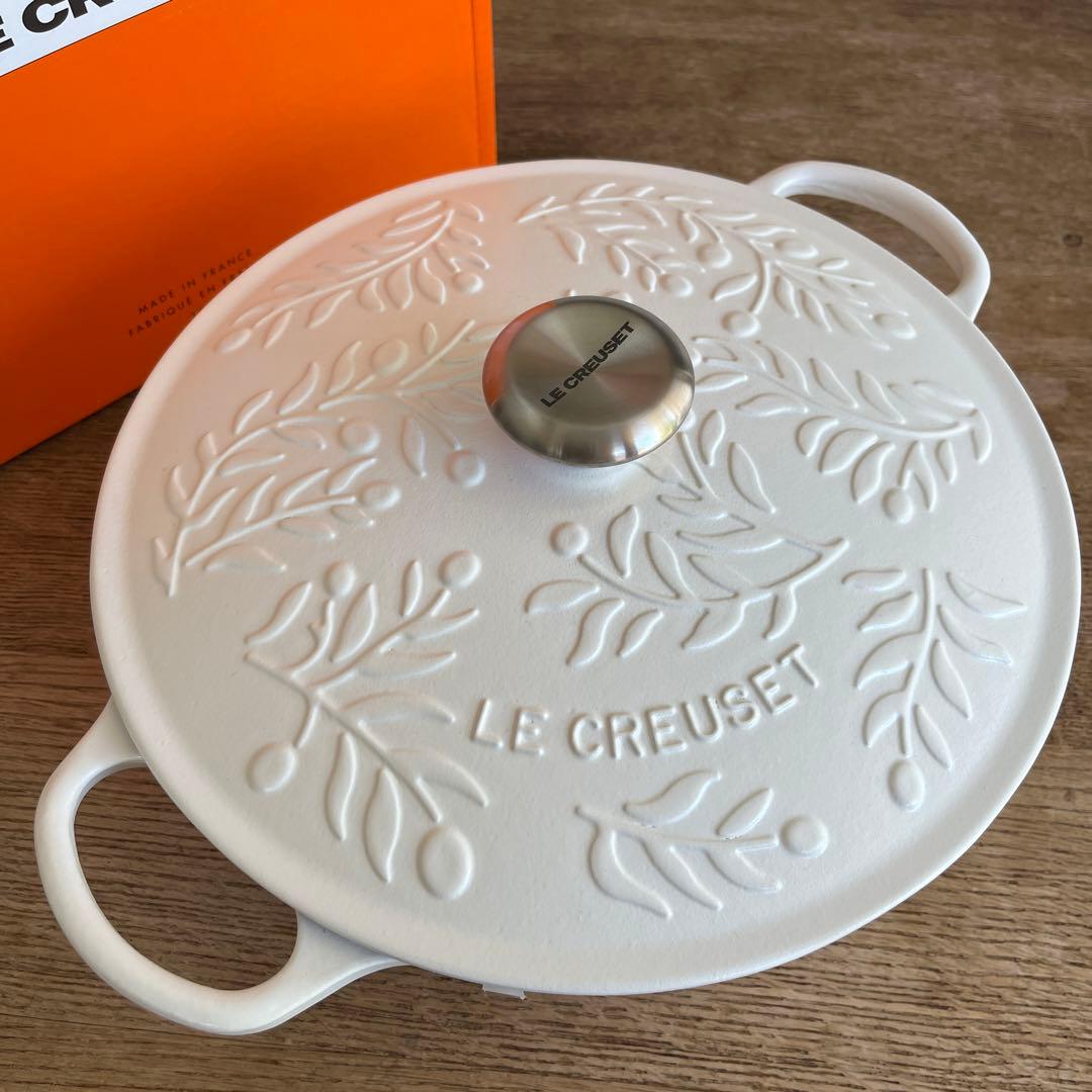 新品　ルクルーゼ 28cm マルミット オリーブブランチレリーフ　IH 土鍋