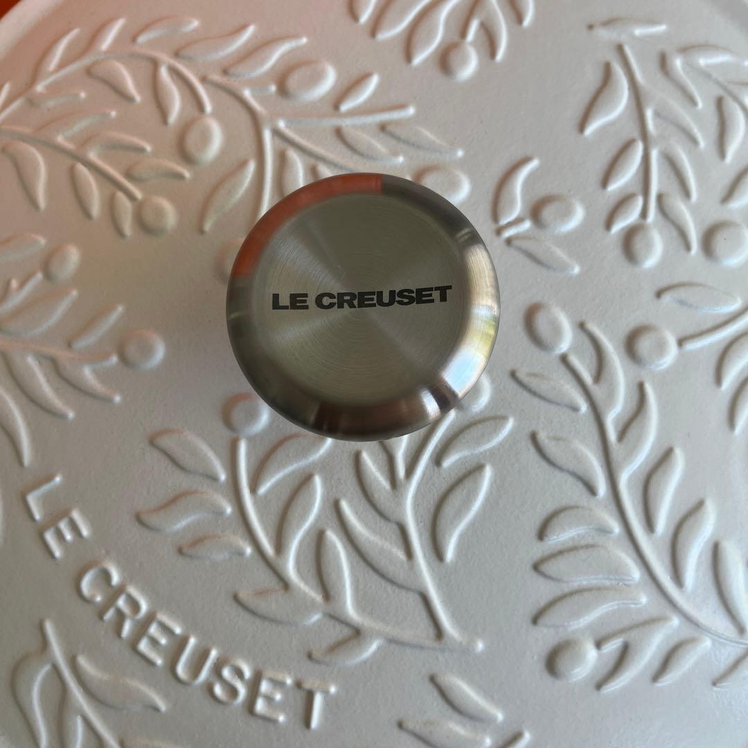 新品　ルクルーゼ 28cm マルミット オリーブブランチレリーフ　IH 土鍋