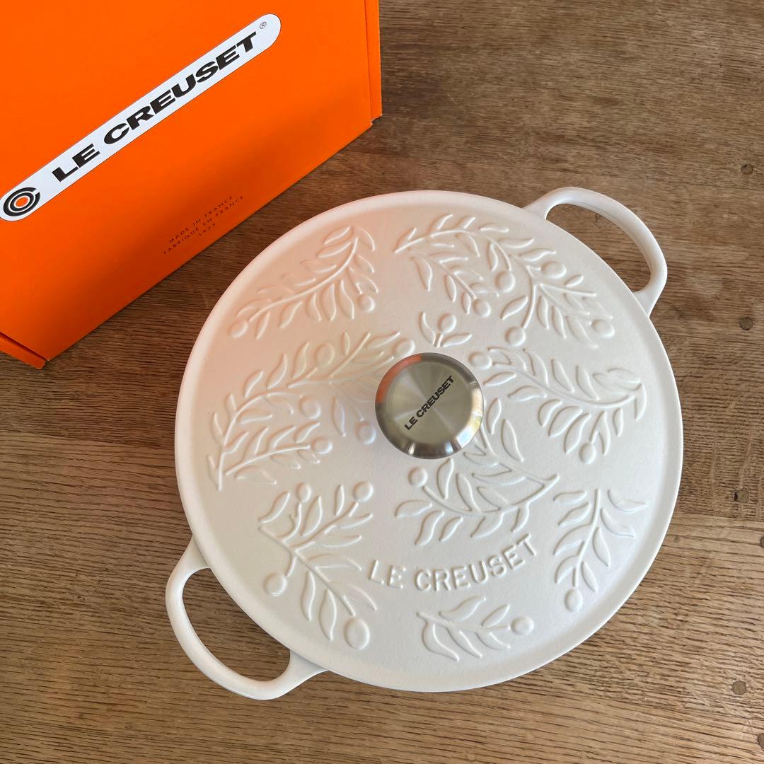 新品　ルクルーゼ 28cm マルミット オリーブブランチレリーフ　IH 土鍋