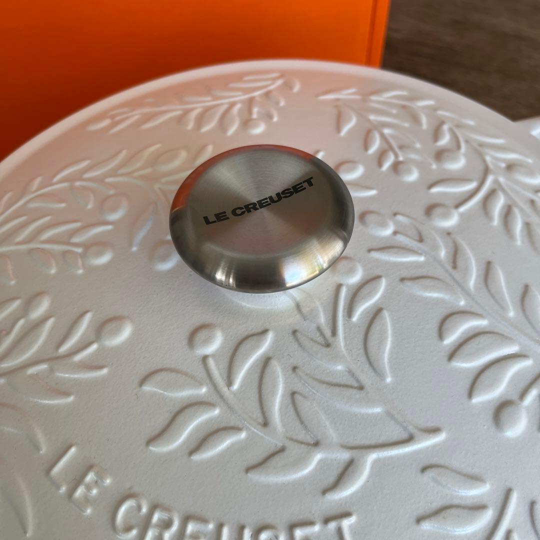 新品　ルクルーゼ 28cm マルミット オリーブブランチレリーフ　IH 土鍋