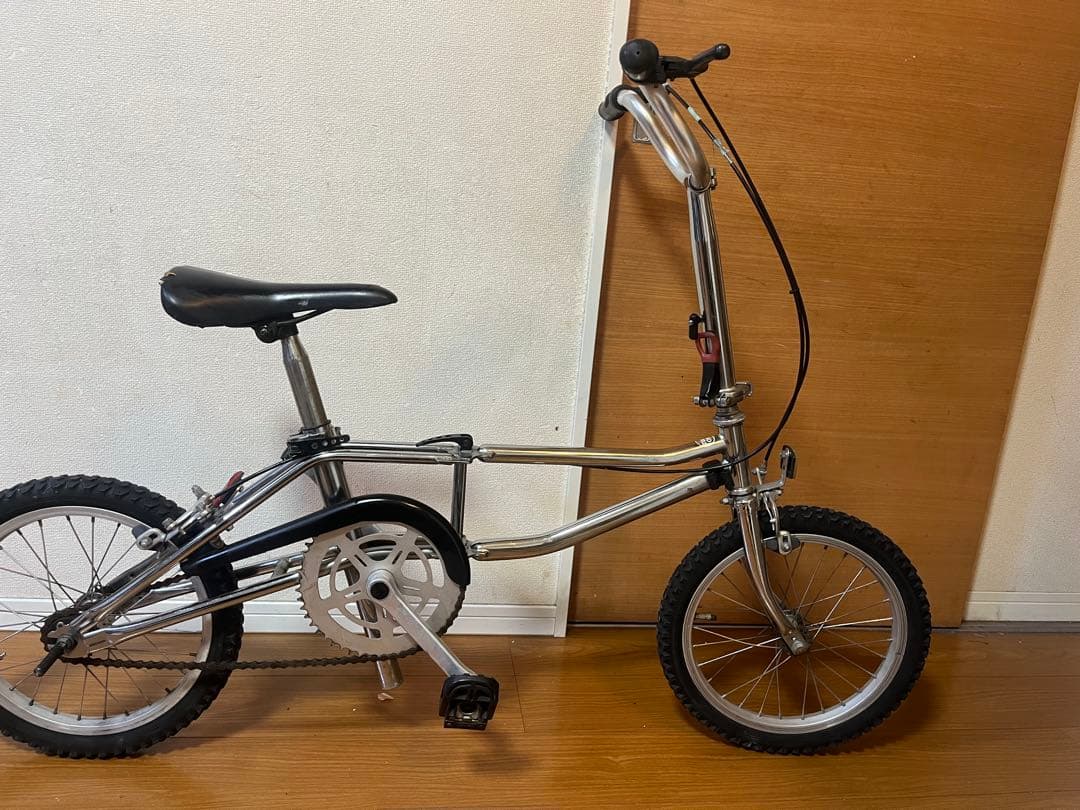 シルバー折りたたみ自転車