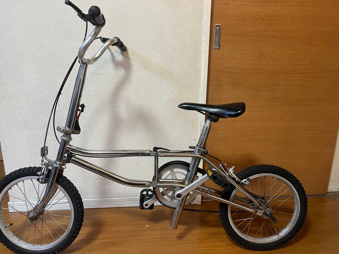 シルバー折りたたみ自転車