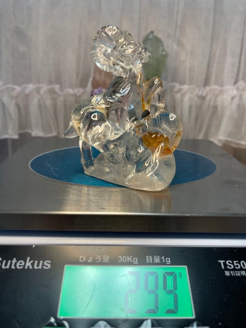天然石　高品質　綺麗　高透明　 ファイアクォーツ　羊　虹入り 手彫り置物 原石