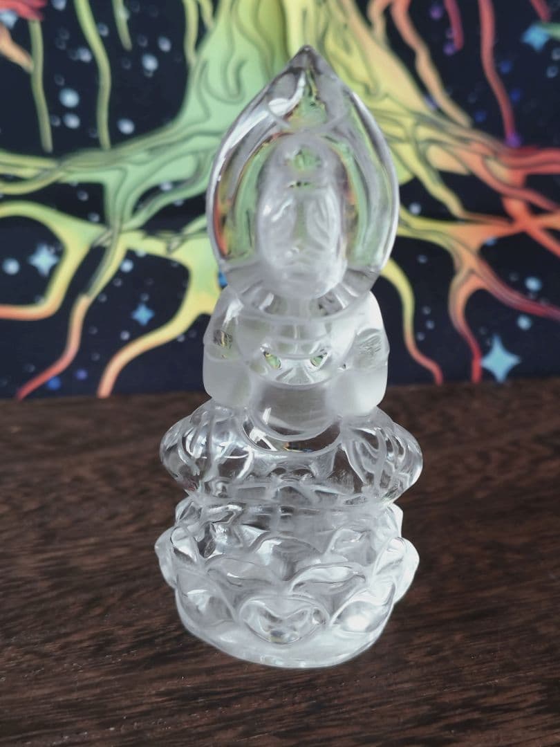 水晶　手彫り観音様　置物