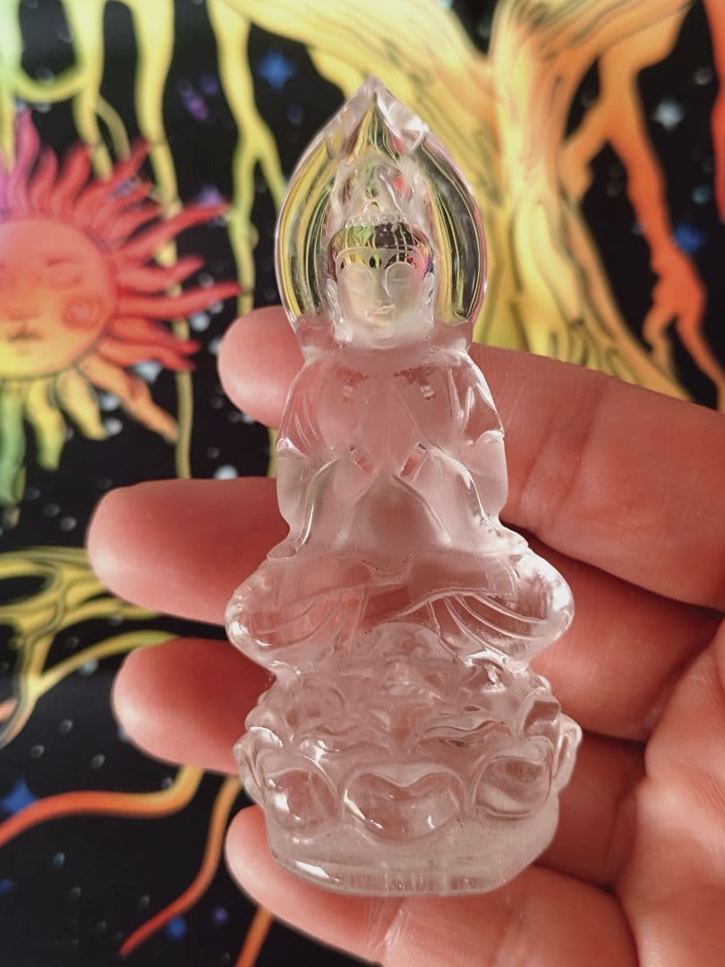 水晶　手彫り観音様　置物