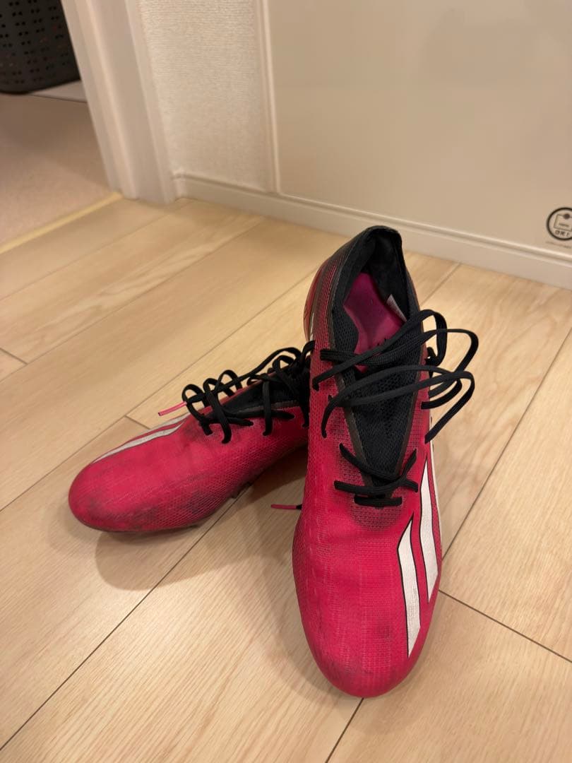 赤 スパイクシューズ