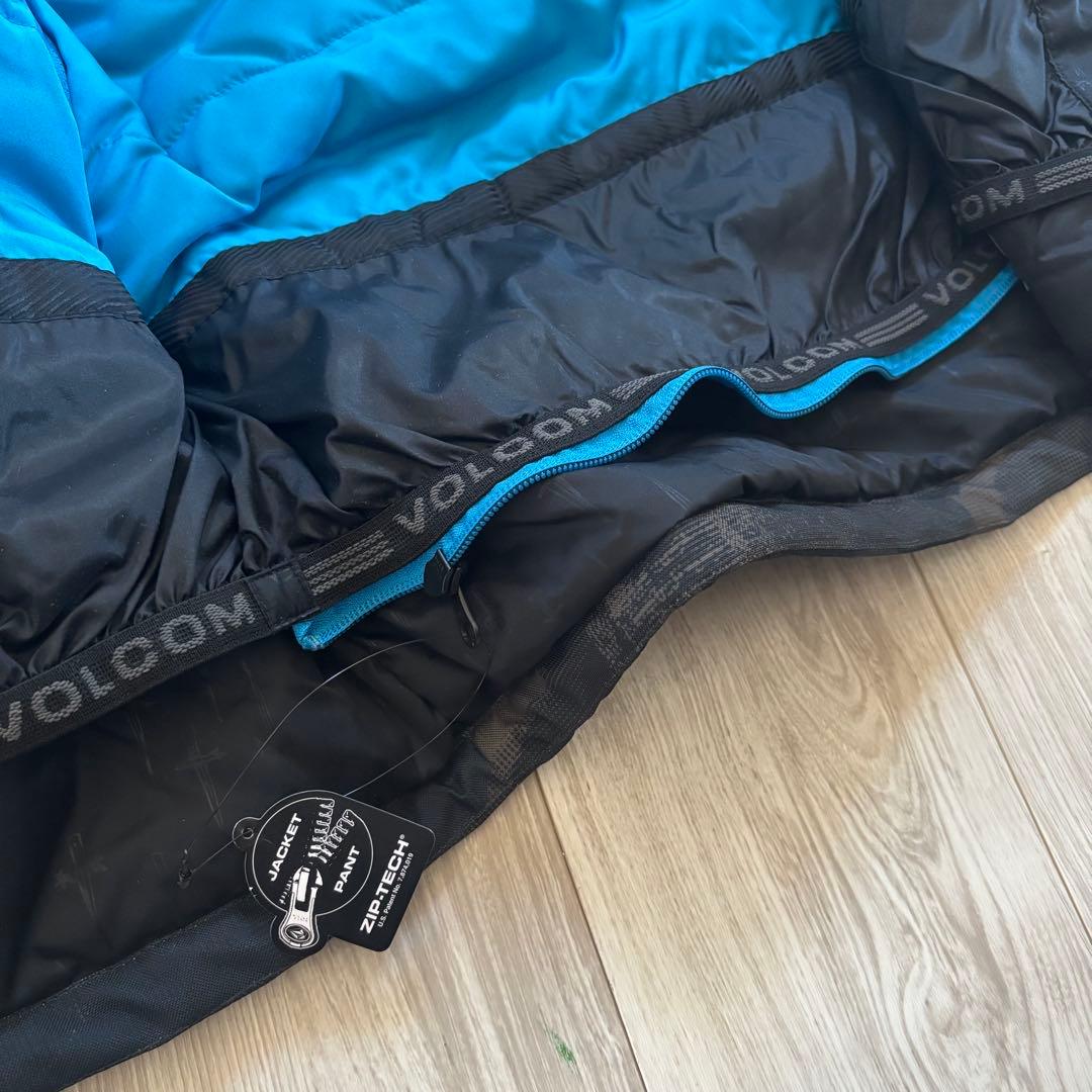 新品○VOLCOMボルコム○ジュニアスノーボードスキーウェアジャケット&パンツ