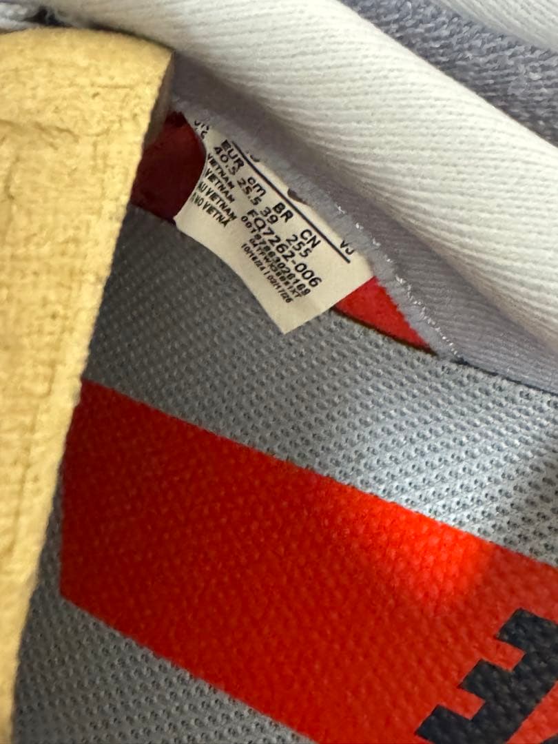 ナイキ(NIKE)ランニングシューズ ペガサス プラス　25.5cm