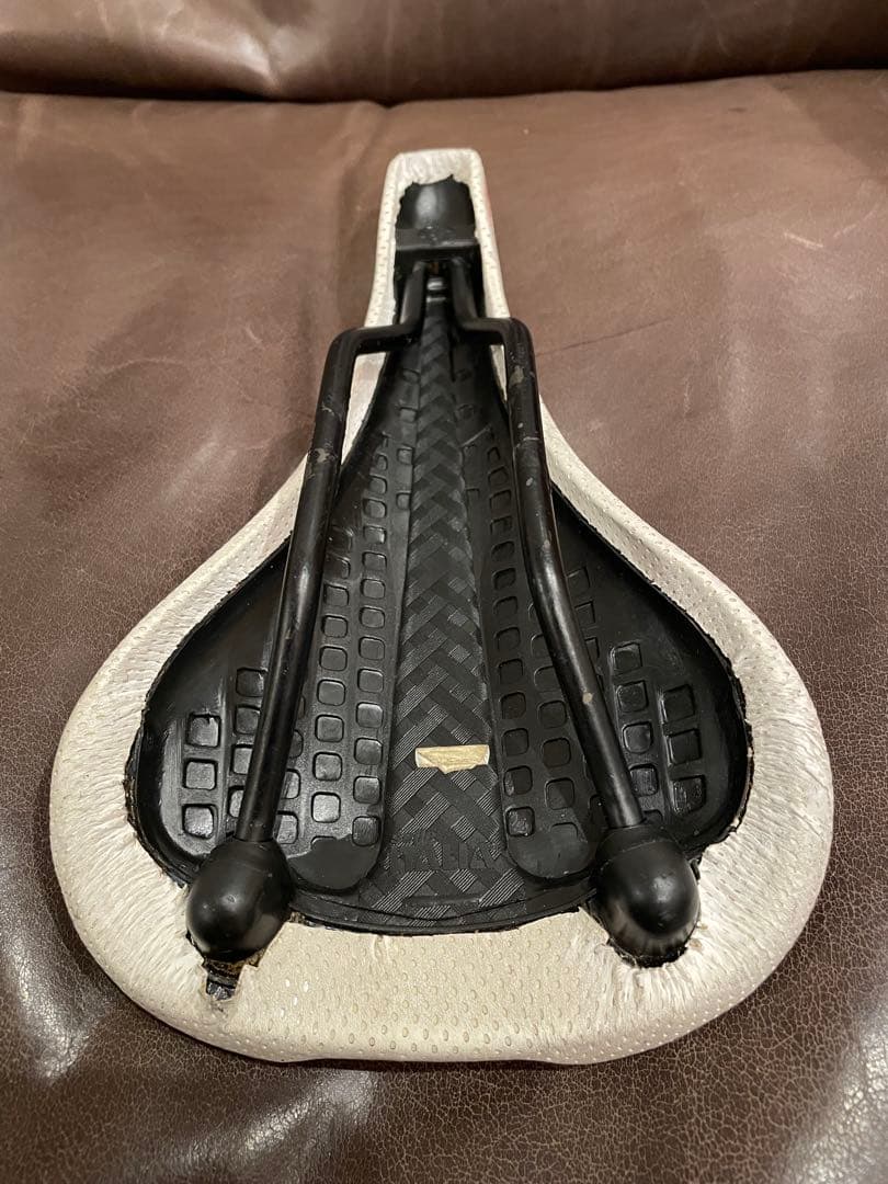 SELLE ITALIA FLITE セライタリア パンチング ホワイト