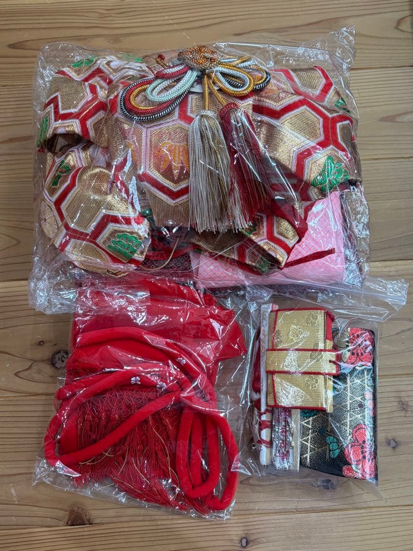 【 美品 】七五三　着物　女の子　7歳　セット　古典柄　ゴールド　赤　おしゃれ