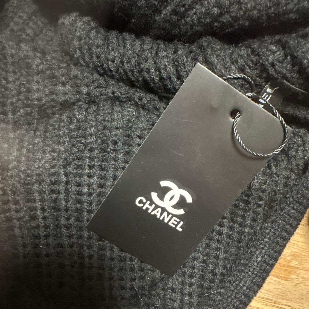CHANEL ポンポン付きニット