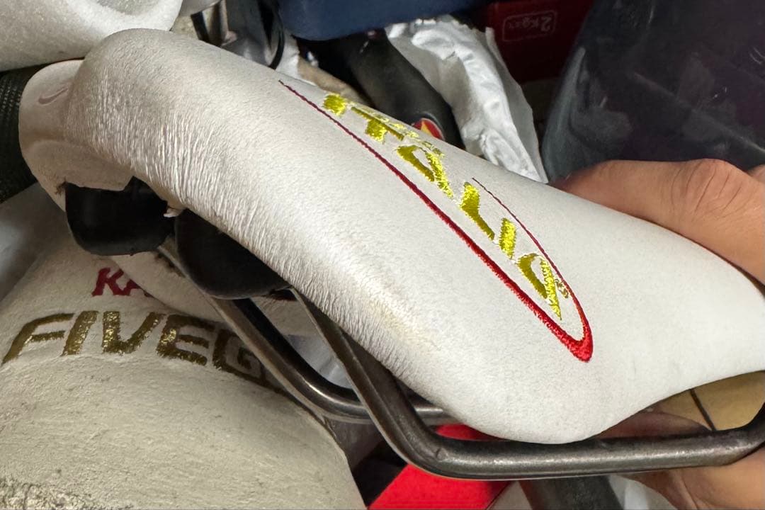 セライタリア Flite サドル 白 njsシール有 競輪