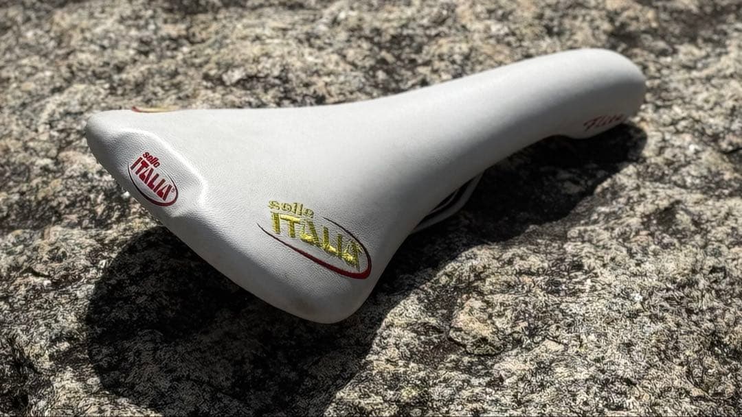 セライタリア Flite サドル 白 njsシール有 競輪