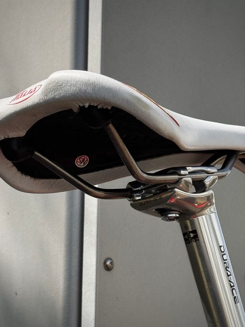 セライタリア Flite サドル 白 njsシール有 競輪