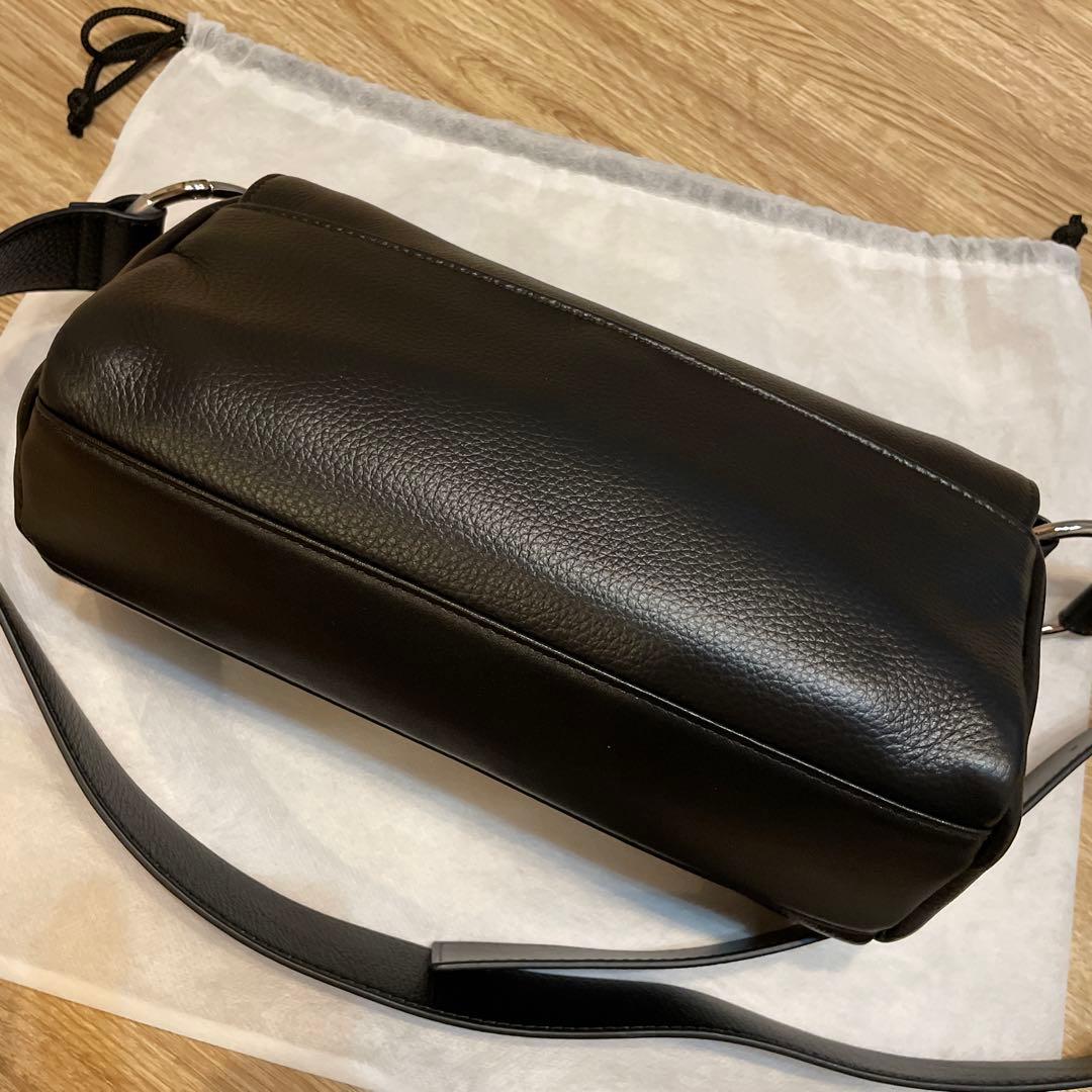 ビアズリー beardsley レザーボディバッグ