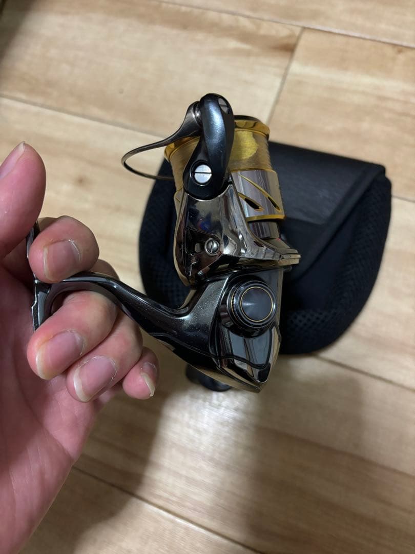 スピニングリール ステラ1000spgシルバー ゴールド キャリングケース付き