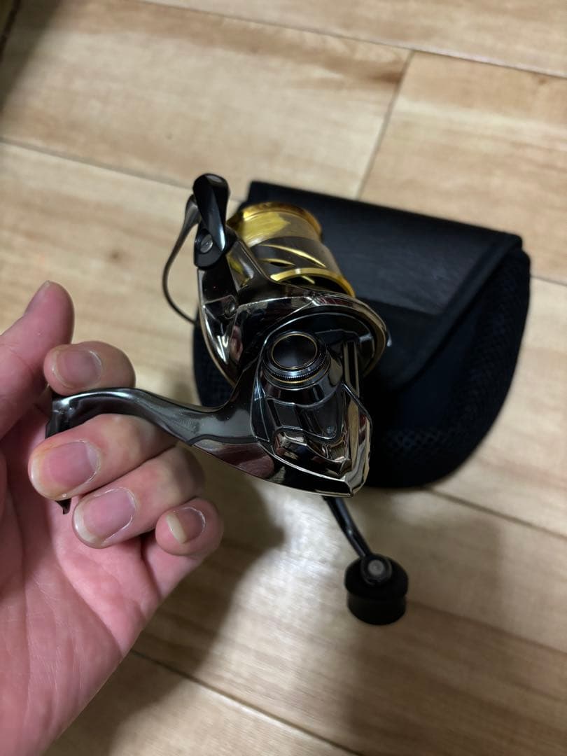 スピニングリール ステラ1000spgシルバー ゴールド キャリングケース付き