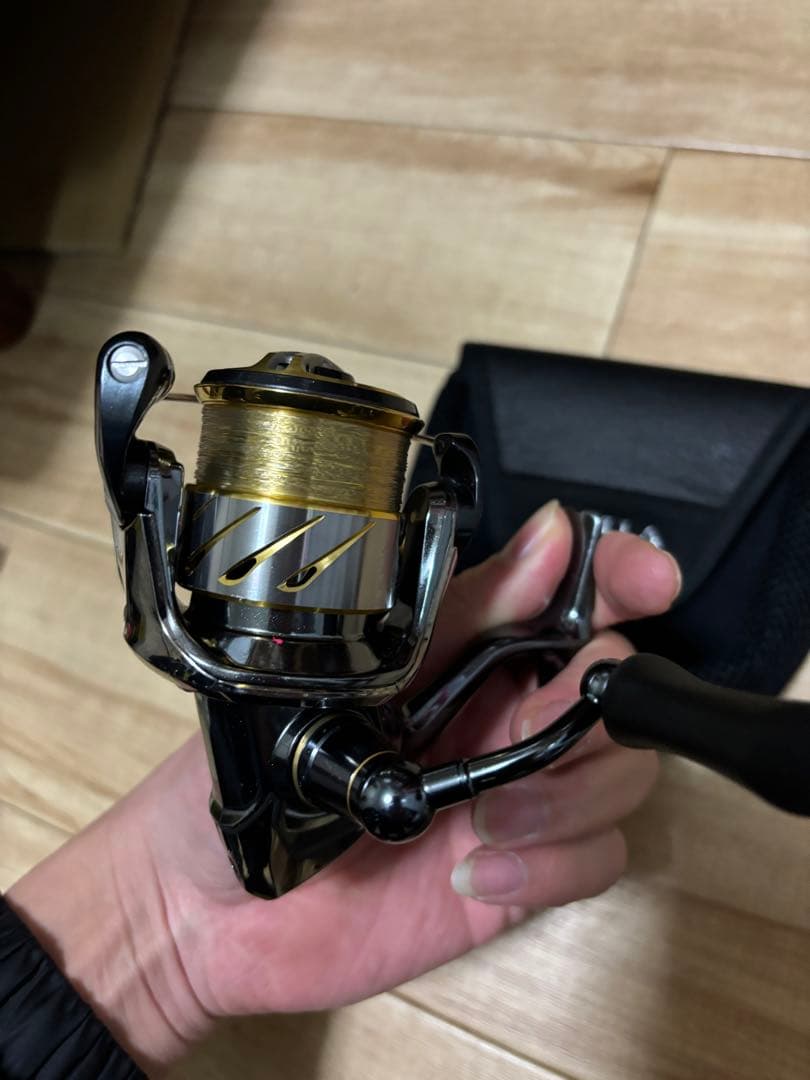 スピニングリール ステラ1000spgシルバー ゴールド キャリングケース付き