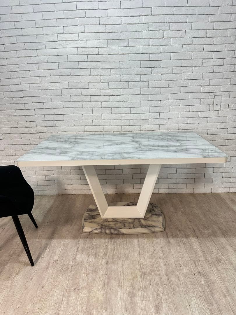 【東京都内23区送料無料】定価5万　大理石　ダイニング　テーブル　リビング　机
