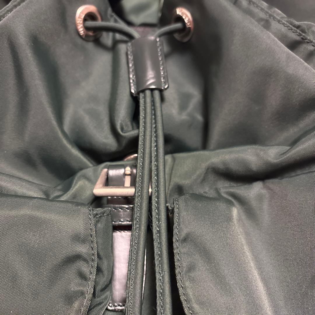 美品☆PRADA プラダ　ナイロン製　ダークグリーン 色　バックパック・リュク