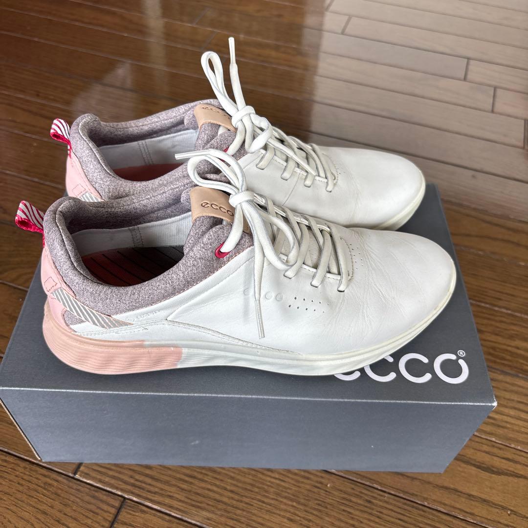 ECCOレディースゴルフシューズ