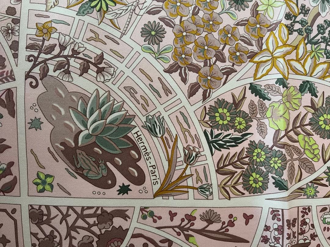 新品未使用.エルメス スカーフ　カレ90 「ジヴェルニーの花」レア柄、ピンク系