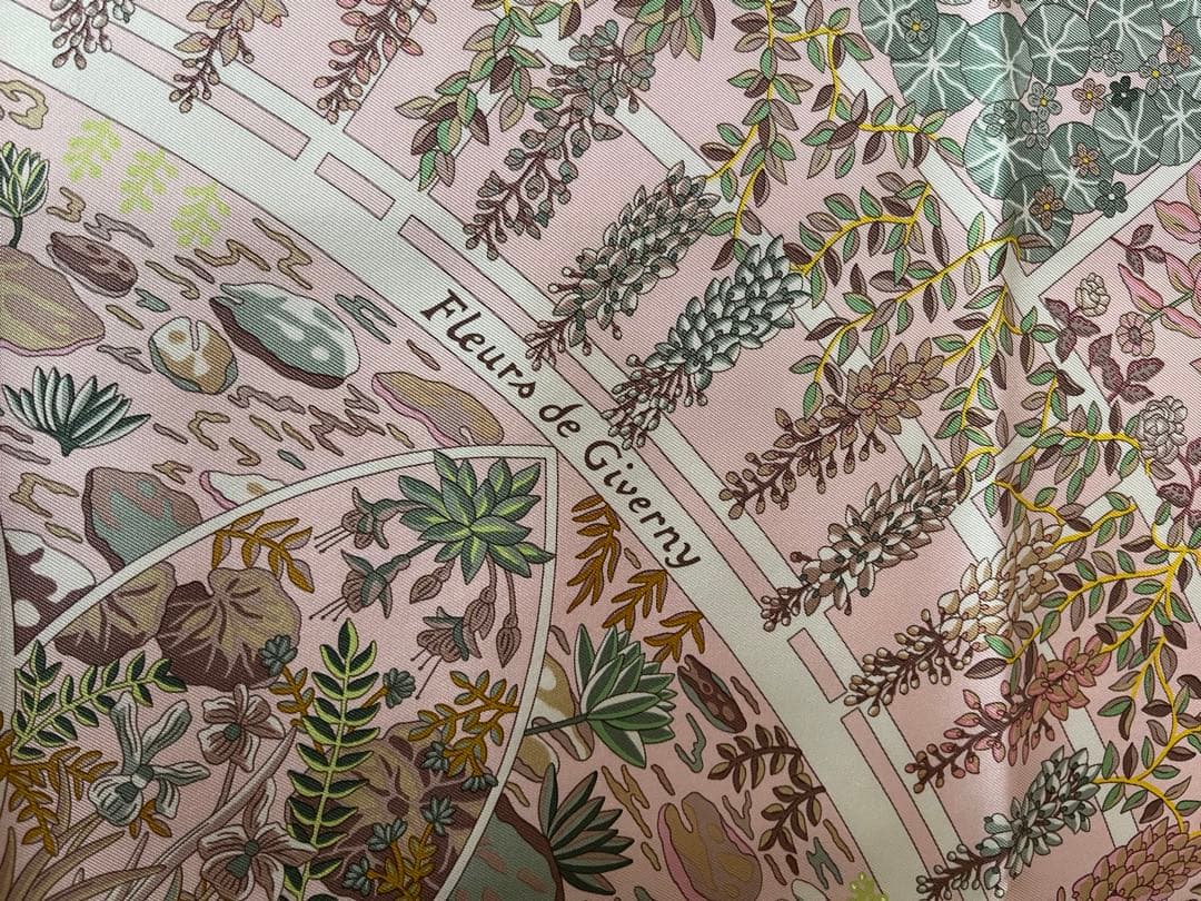 新品未使用.エルメス スカーフ　カレ90 「ジヴェルニーの花」レア柄、ピンク系