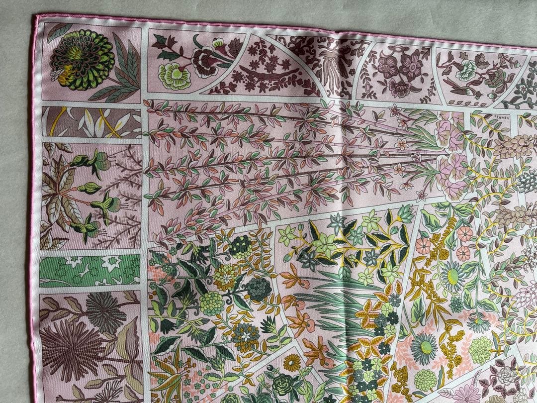 新品未使用.エルメス スカーフ　カレ90 「ジヴェルニーの花」レア柄、ピンク系