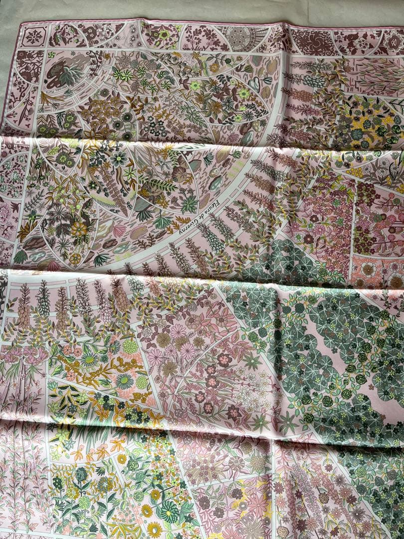 新品未使用.エルメス スカーフ　カレ90 「ジヴェルニーの花」レア柄、ピンク系