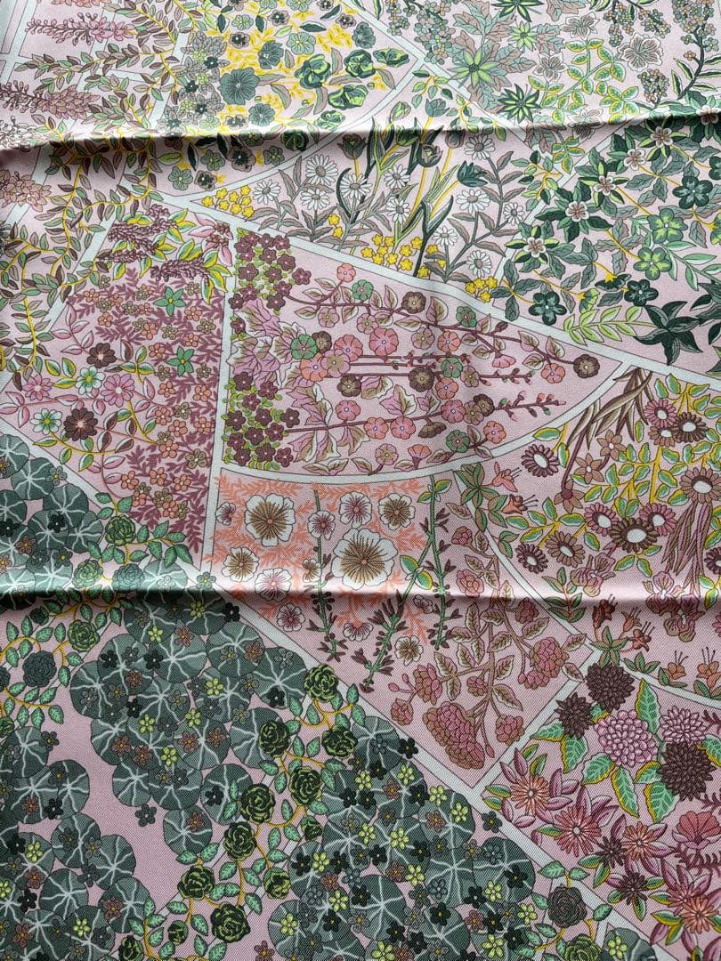 新品未使用.エルメス スカーフ　カレ90 「ジヴェルニーの花」レア柄、ピンク系