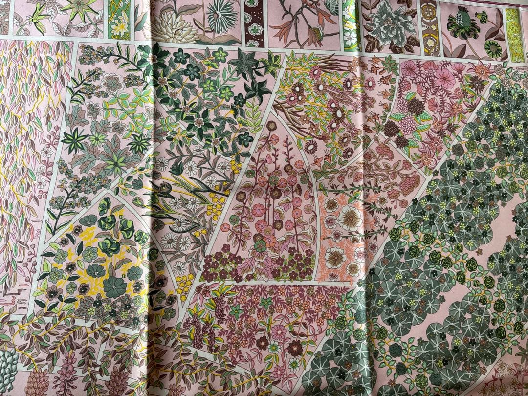 新品未使用.エルメス スカーフ　カレ90 「ジヴェルニーの花」レア柄、ピンク系