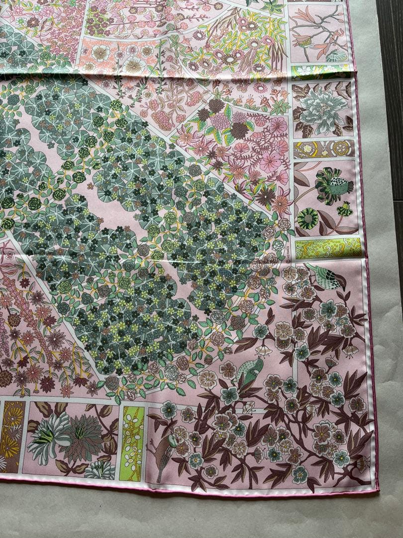 新品未使用.エルメス スカーフ　カレ90 「ジヴェルニーの花」レア柄、ピンク系