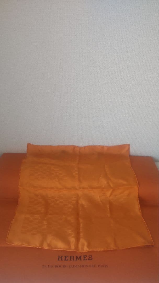 【極美品】エルメス　グランH スカーフ　ハンカチーフ　オレンジ　シルク100％