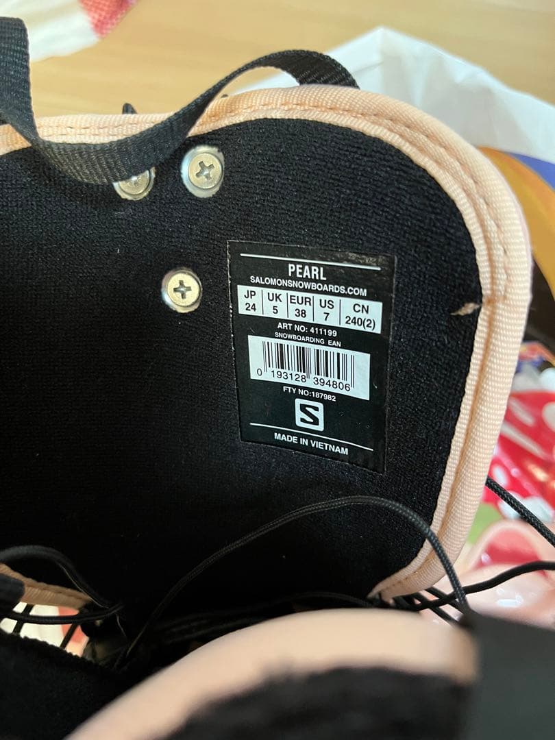 サロモン ピンク 女性用 スノーボードブーツ