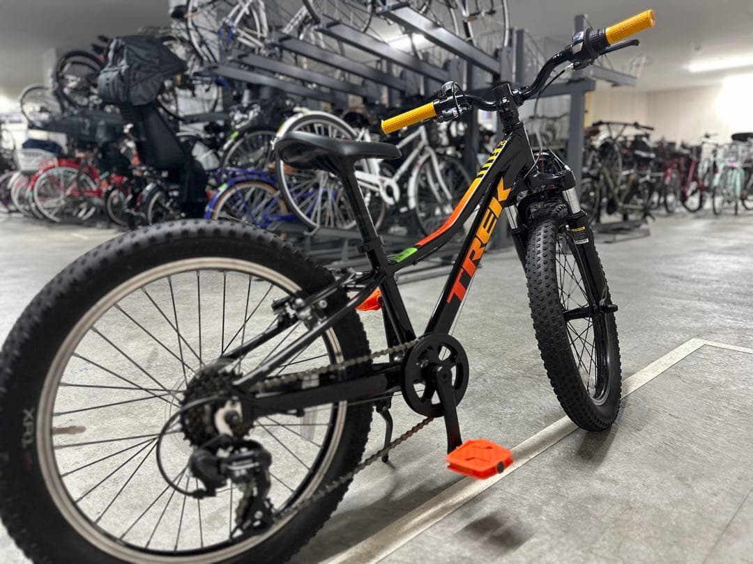 Trek キッズバイク 20インチ 黒/オレンジ