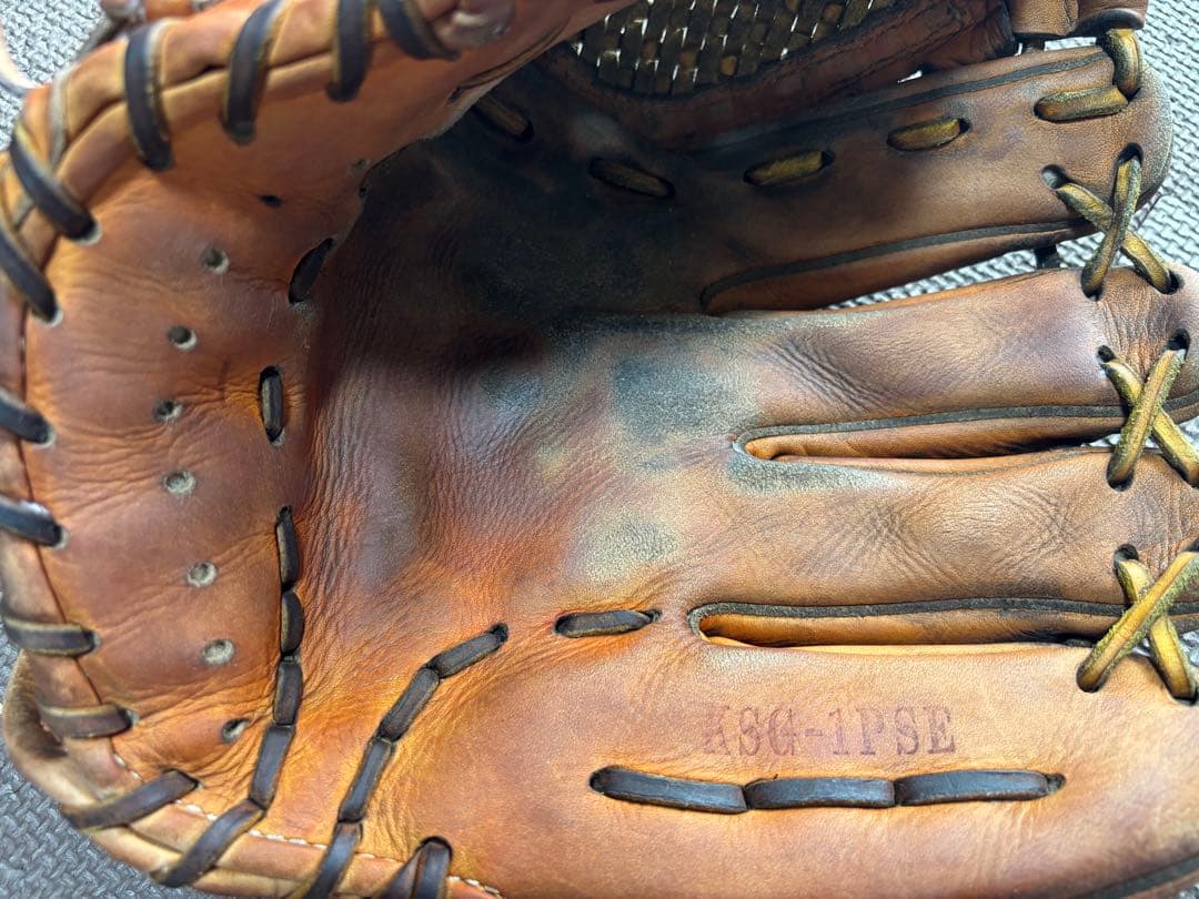 久保田スラッガー硬式グローブ内野手用ksg一1PS E 捕球面に革裂けアリ