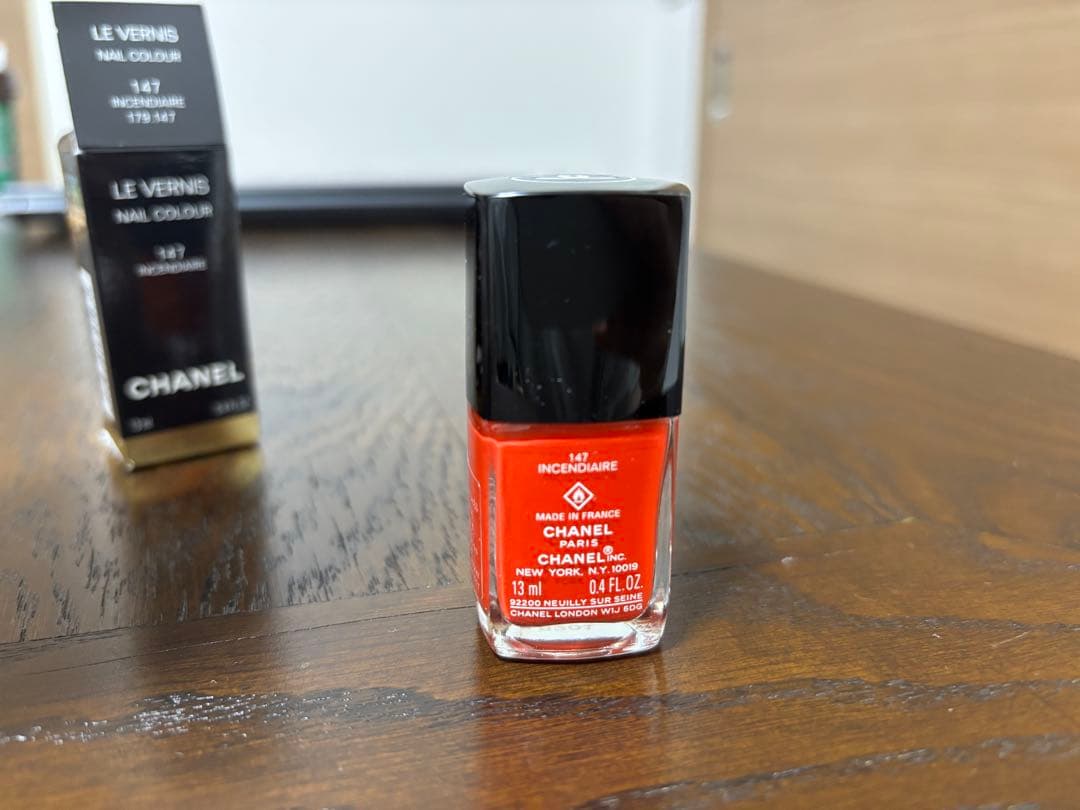 ネイルカラー・マニキュア CHANEL LE VERNIS 147 INCENDIAIRE 13.5ml