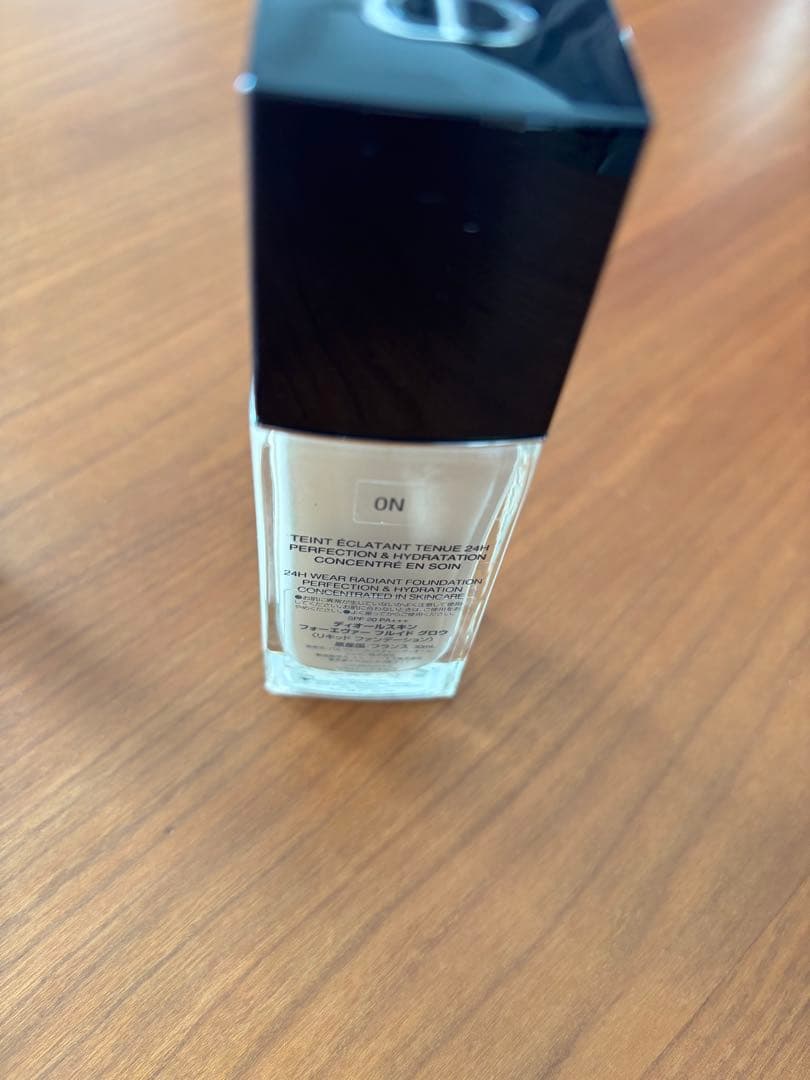 ファンデーション Dior Forever Skin Glow ON 24H