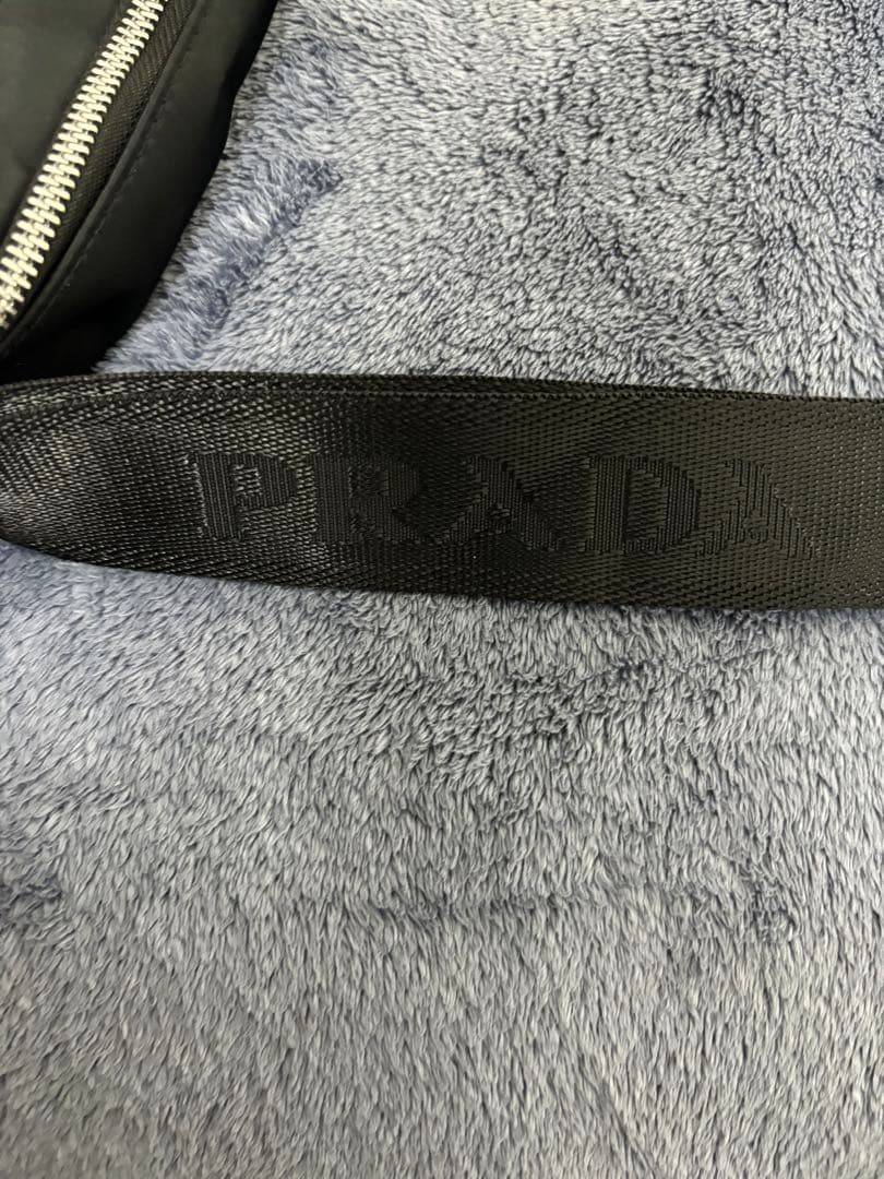 早い者勝ち！PRADA ブラック ショルダーバッグ　メッセンジャーバッグ