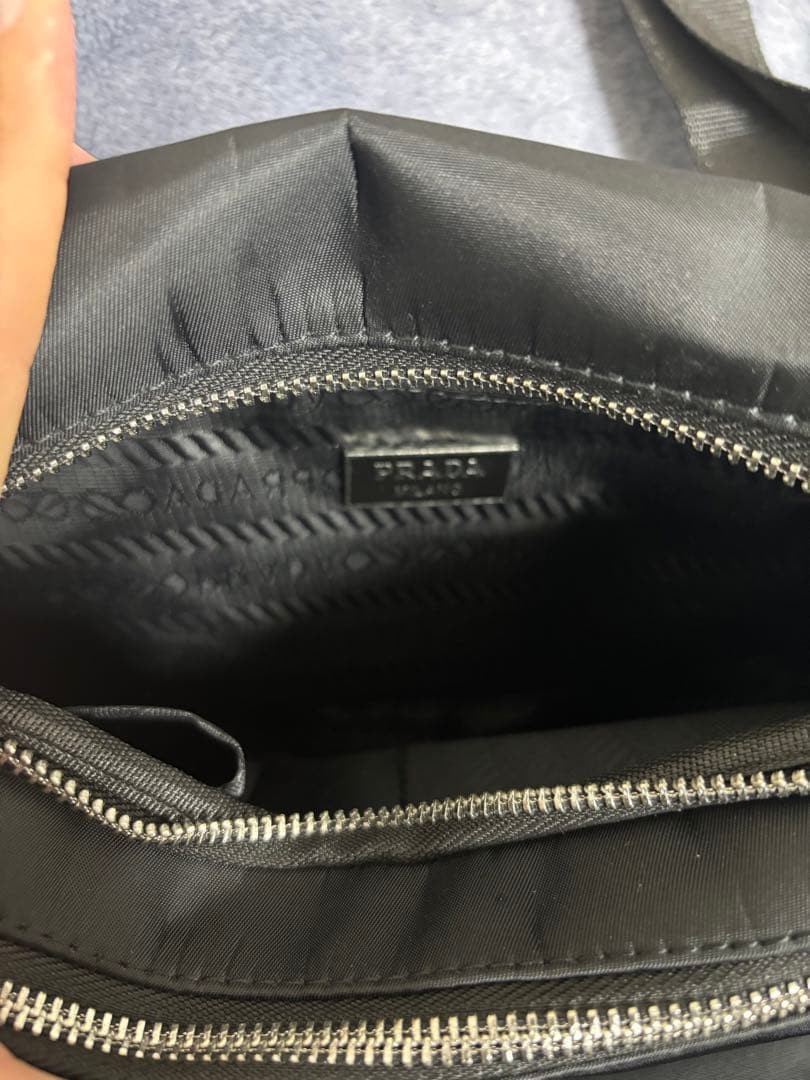 早い者勝ち！PRADA ブラック ショルダーバッグ　メッセンジャーバッグ