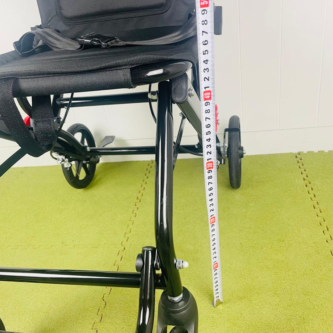 【美品】折りたたみくるまいす 軽量 車椅子 ノーパンクタイヤ 安全ベルトつき
