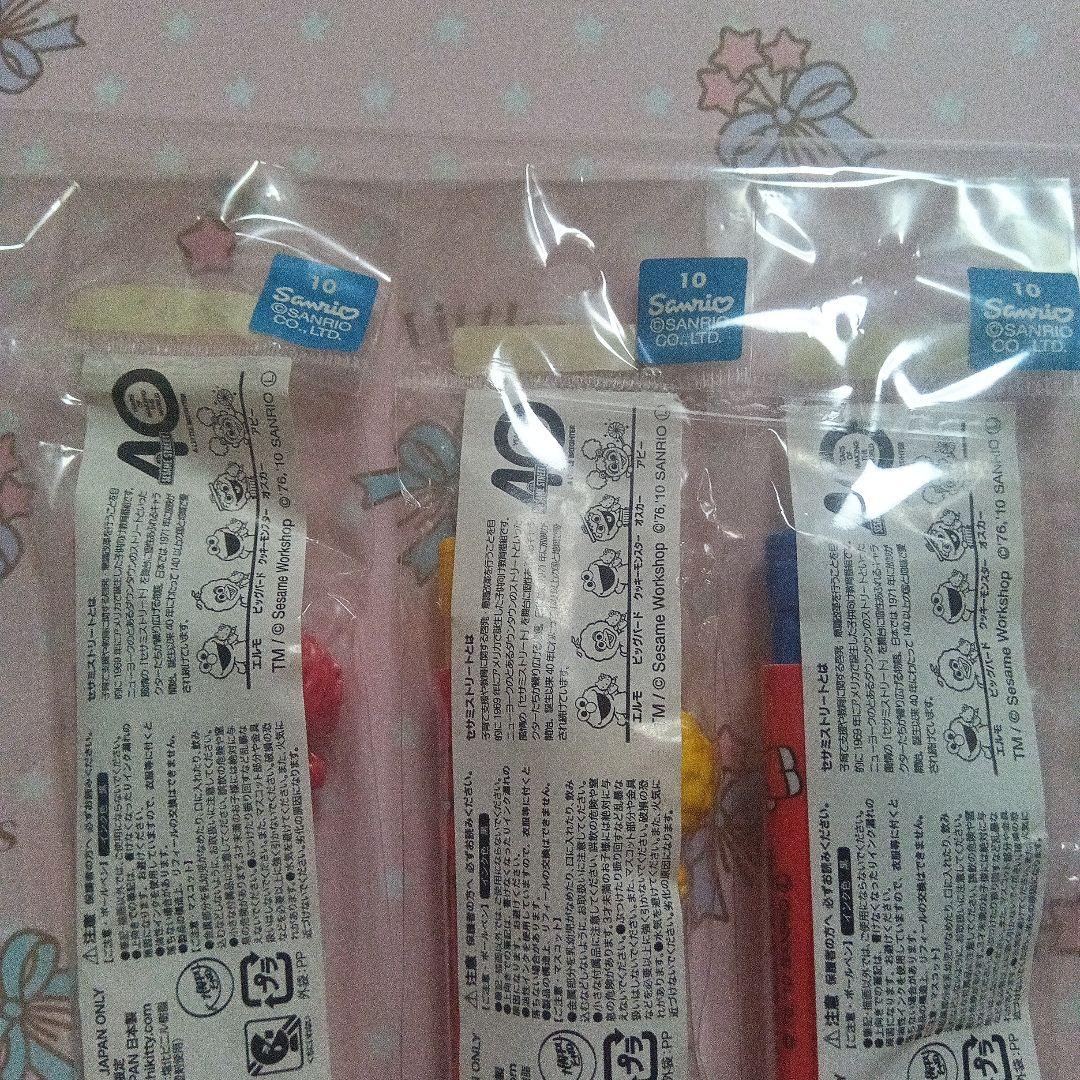 ハローキティちゃん　セサミストリート　コラボボールペンセット　2010年の品