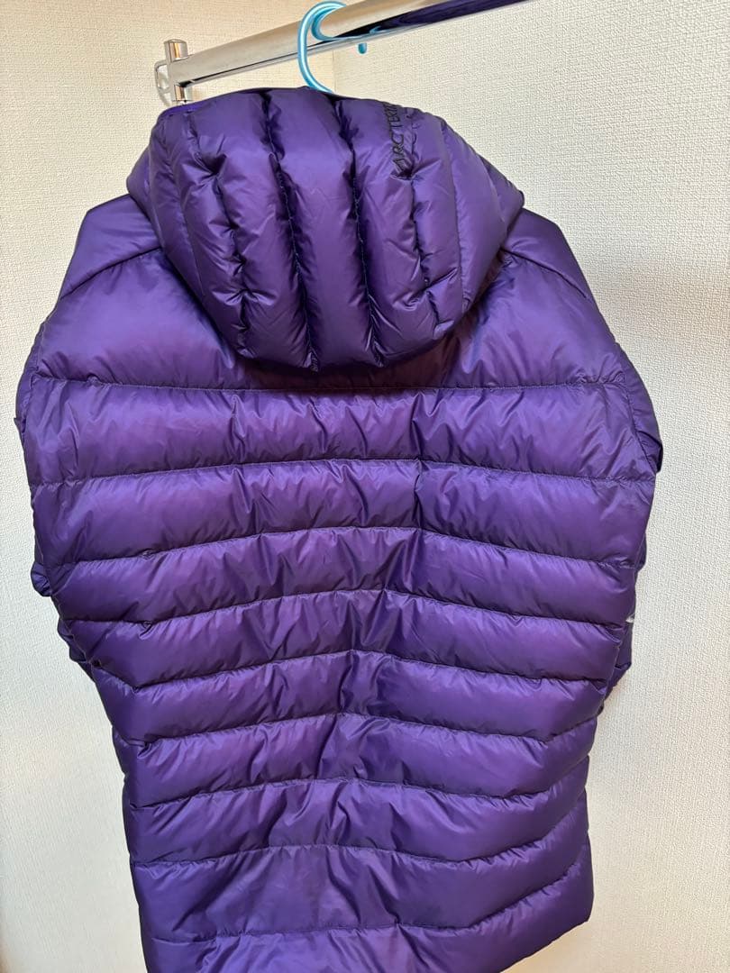 アークテリクス セリウムフーディ ダウンジャケット 紫 - メルカリ